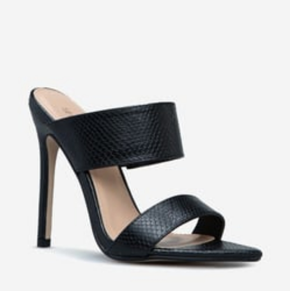 Shoe dazzle heels size 8